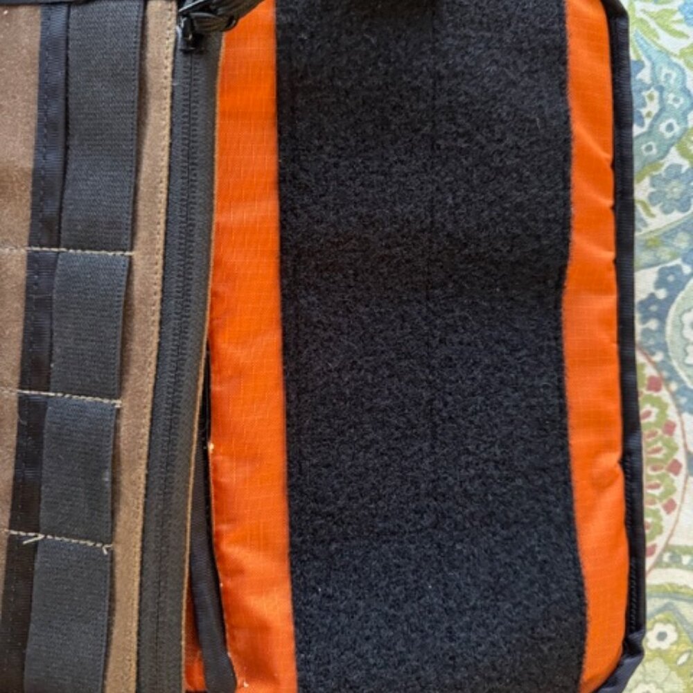Chuyen CTactical CT5 Sling Bag in waxed canvas: gorgeous sling/crossbody - Picture 7 of 9